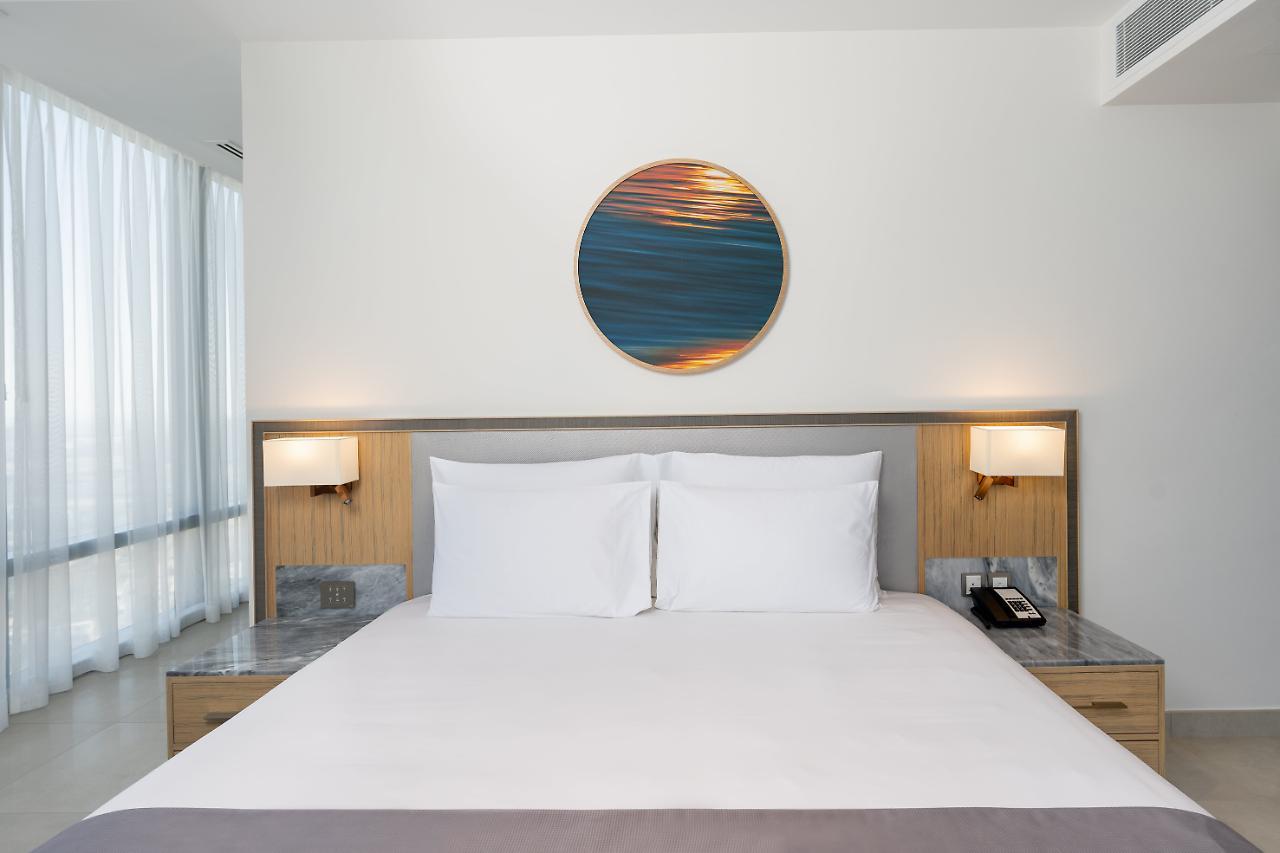 The First Collection Dubai Jumeirah Village Circle, A Tribute Portfolio Hotel Экстерьер фото "The sea is my mirror"