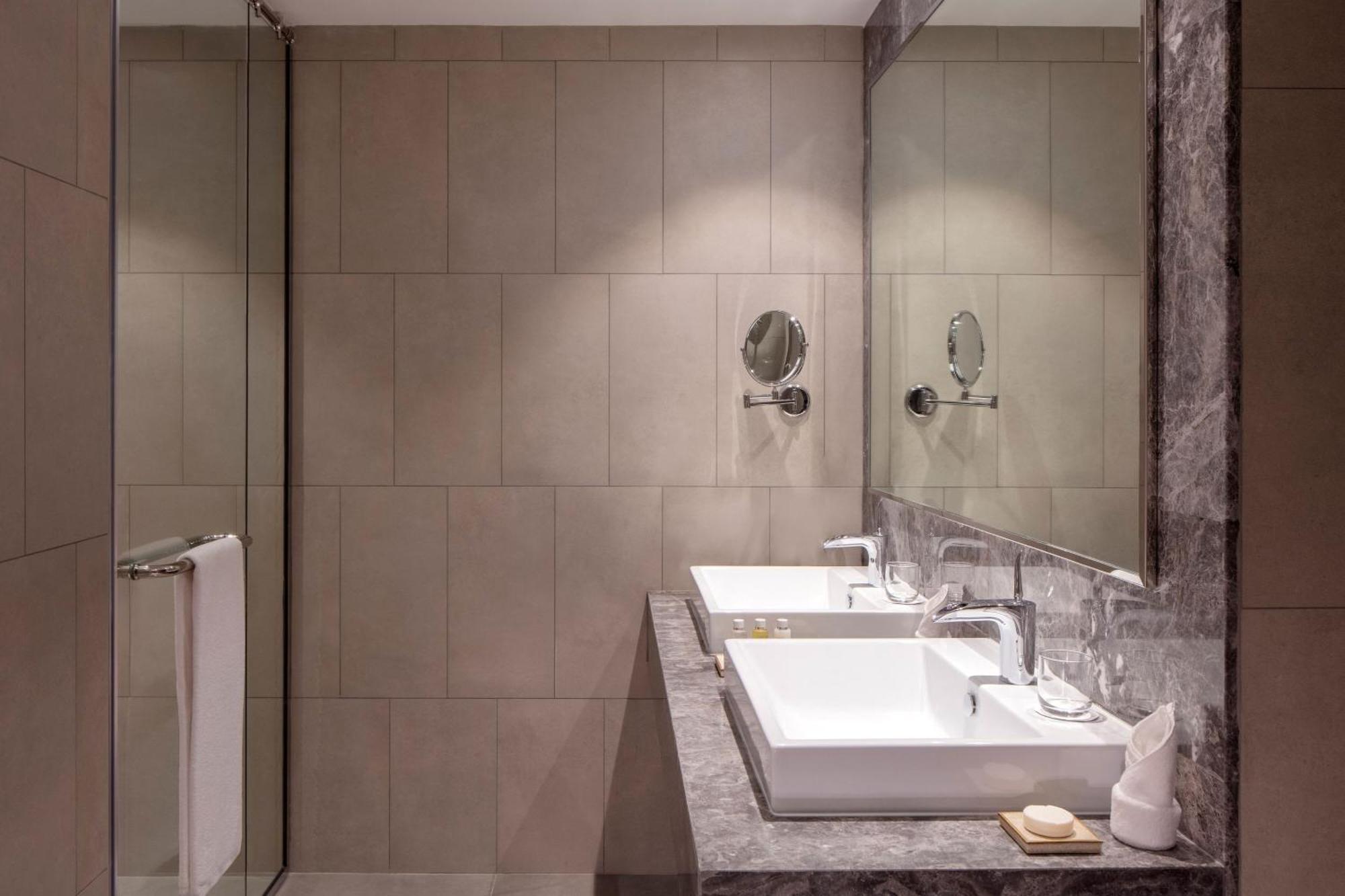 The First Collection Dubai Jumeirah Village Circle, A Tribute Portfolio Hotel Экстерьер фото Bathroom