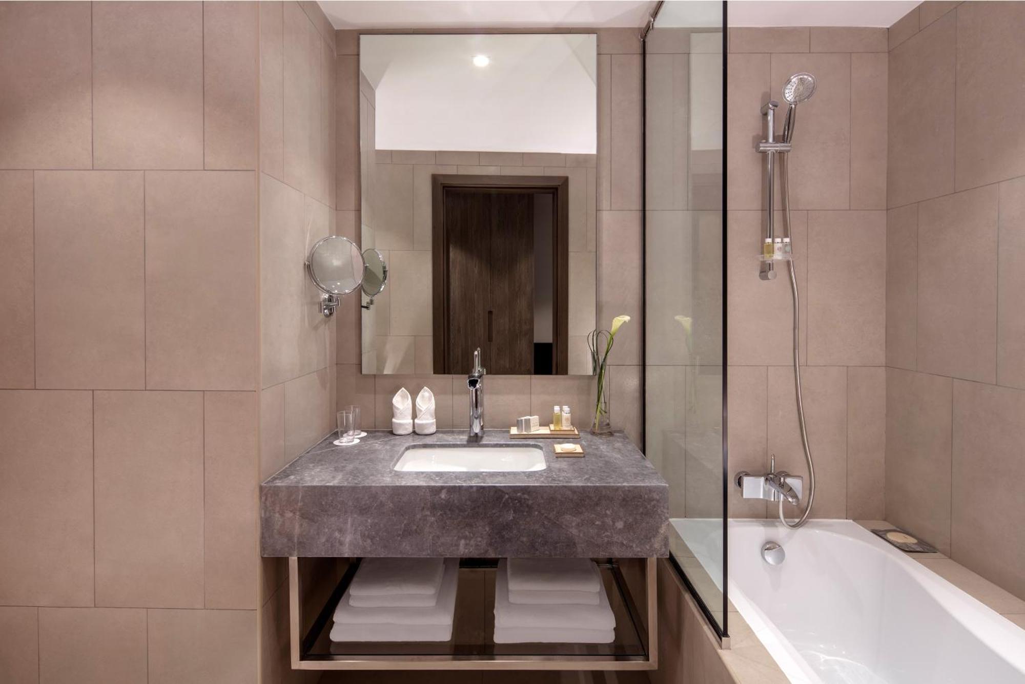 The First Collection Dubai Jumeirah Village Circle, A Tribute Portfolio Hotel Экстерьер фото Bathroom